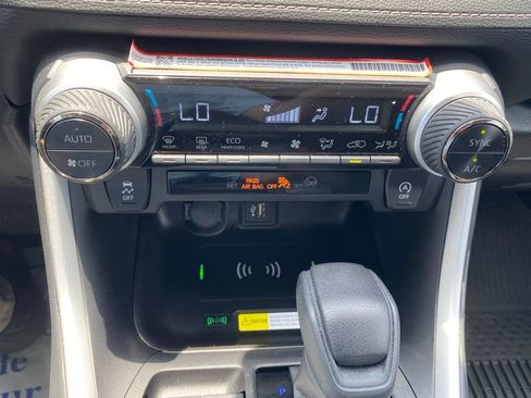 Used 2025 Toyota RAV4 XLE FWD image 24