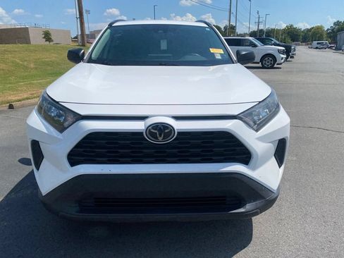 Used 2021 Toyota RAV4 LE FWD image 2