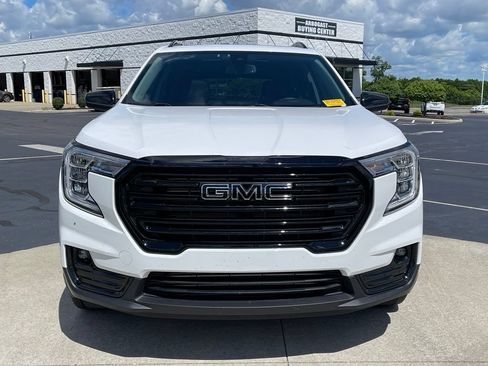 Used 2023 GMC Terrain SLT w/ Elevation Edition FWD image 2