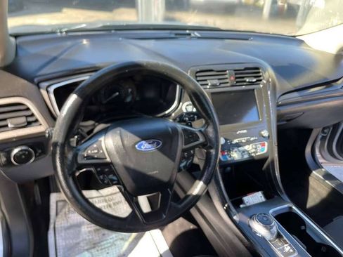 Used 2019 Ford Fusion SE FWD image 3