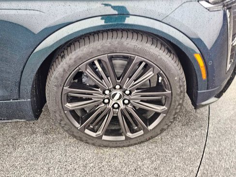 New 2026 Cadillac Lyriq V AWD/4WD image 9