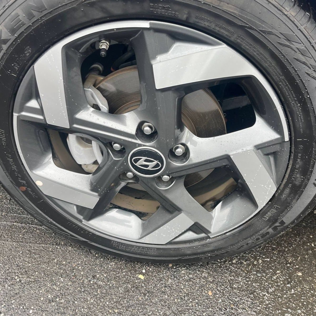 Used 2026 Hyundai Venue SEL FWD image 29