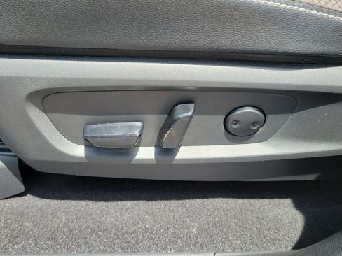 Used 2025 Nissan Pathfinder SL FWD image 12