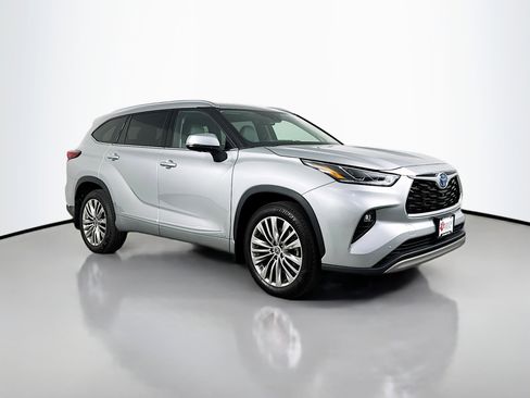 Used 2023 Toyota Highlander Platinum AWD/4WD image 1