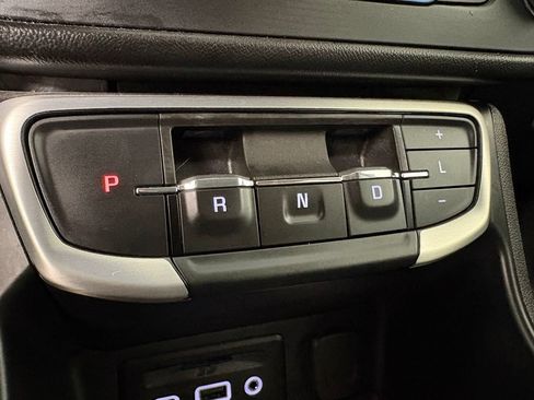 Used 2024 GMC Terrain SLT FWD image 33