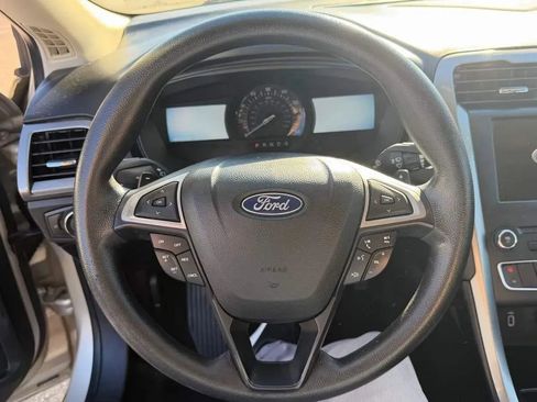 Used 2018 Ford Fusion SE FWD image 14