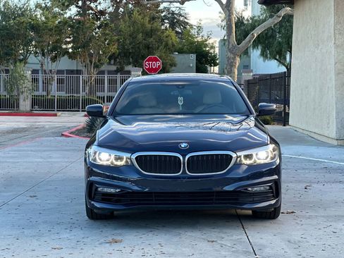 Used 2018 BMW 530i 530i Sedan 4D w/ Premium Package image 2