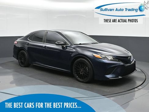 Used 2020 Toyota Camry SE w/ Convenience Package FWD image 1