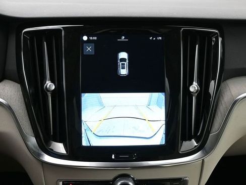 Used 2023 Volvo V60 B5 Cross Country Plus image 20