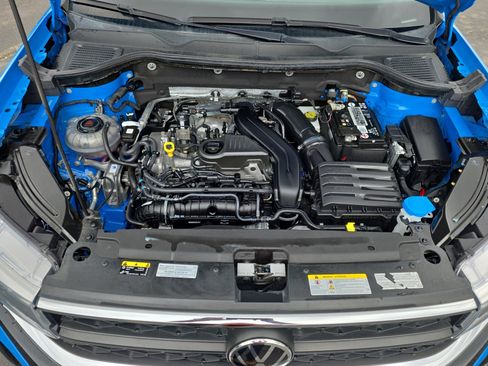 Used 2022 Volkswagen Taos SE w/ Panoramic Sunroof Package image 28