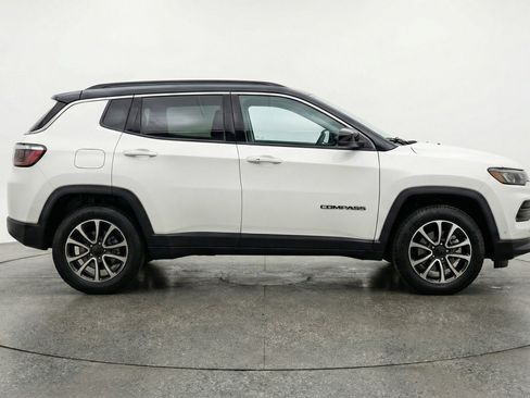 Used 2025 Jeep Compass Trailhawk AWD/4WD image 11