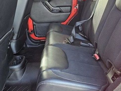 Used 2017 Jeep Wrangler Sahara AWD/4WD image 11