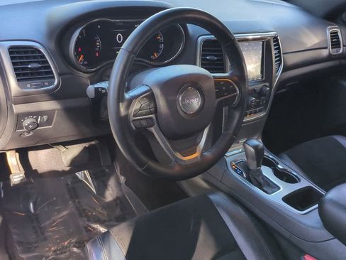Used 2018 Jeep Grand Cherokee Altitude image 10