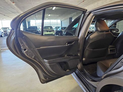 Used 2020 Toyota Camry SE FWD image 27