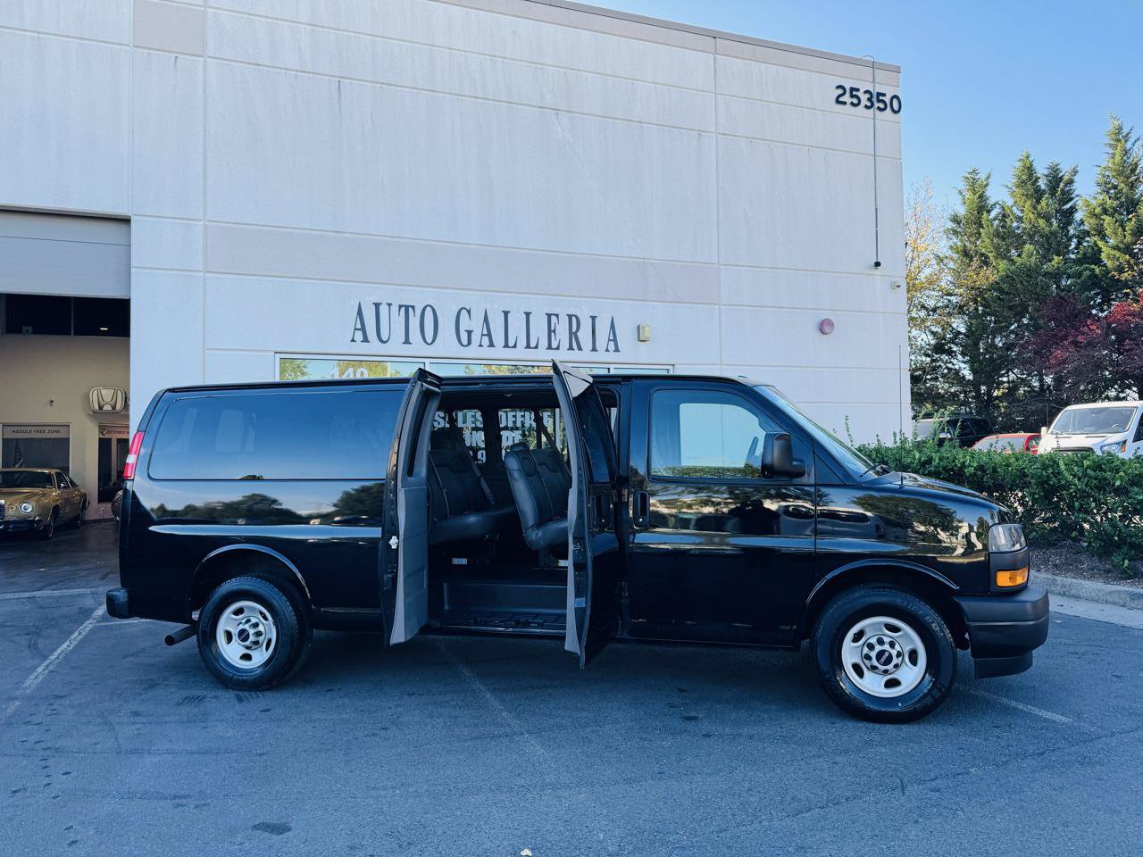 Used 2020 GMC Savana 3500 LS RWD image 35