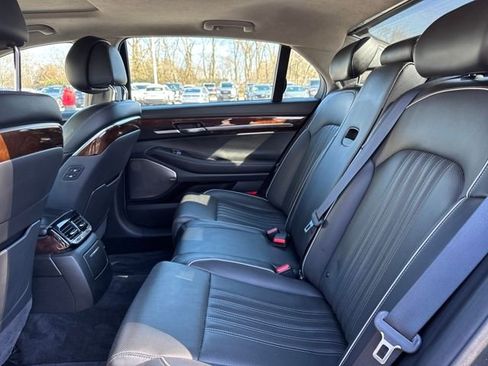 Used 2018 Genesis G90 3.3T Premium image 10