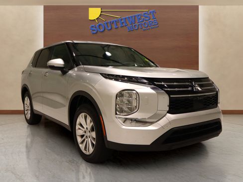 Used 2025 Mitsubishi Outlander ES image 5