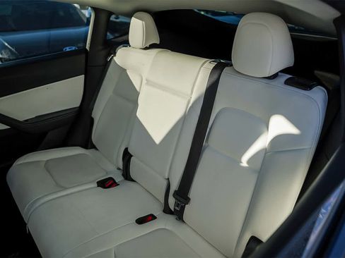 Used 2022 Tesla Model Y Long Range image 15