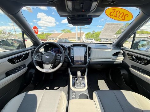 Used 2025 Subaru Forester Limited AWD/4WD image 12