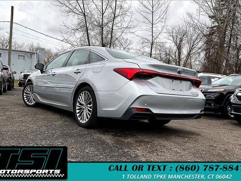 Used 2019 Toyota Avalon Limited image 4