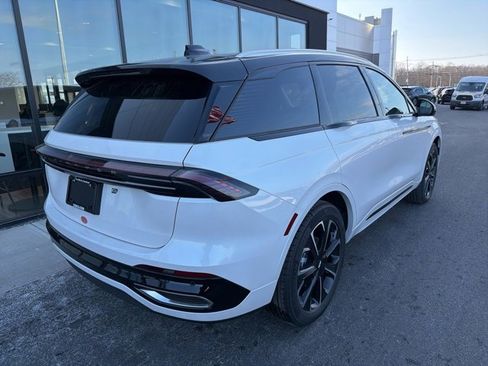 New 2026 Lincoln Nautilus Reserve image 3