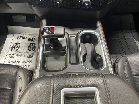 Used 2022 Chevrolet Silverado 1500 High Country w/ High Country Premium Package AWD/4WD image 20