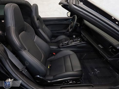 Used 2022 Porsche 911 50th Anniversary Edition image 16