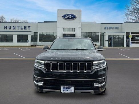 Used 2022 Jeep Wagoneer Series III w/ Convenience Group I AWD/4WD image 2