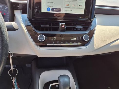 Used 2025 Toyota Corolla LE image 23