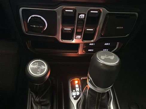 Used 2023 Jeep Wrangler Unlimited Sahara image 25