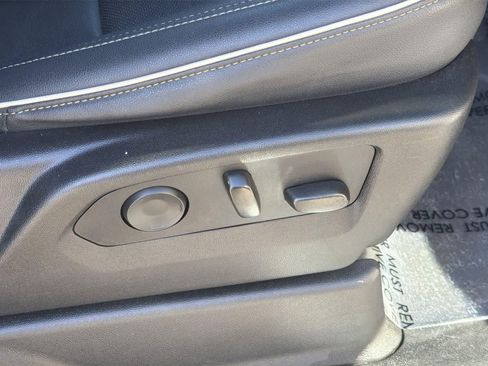 Used 2023 Chevrolet Suburban Premier image 37