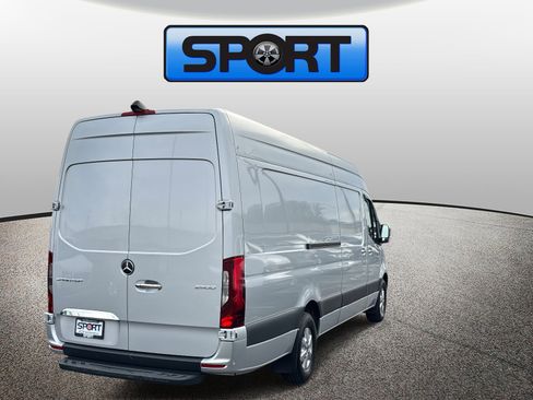 Used 2022 Mercedes-Benz Sprinter 2500 image 25