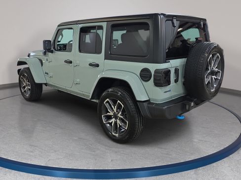 Used 2024 Jeep Wrangler Unlimited w/ Convenience Group AWD/4WD image 7
