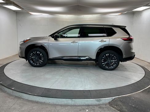 New 2026 Nissan Rogue Platinum image 2