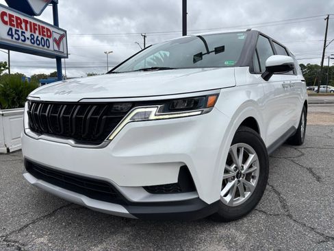 Used 2023 Kia Carnival LX image 2