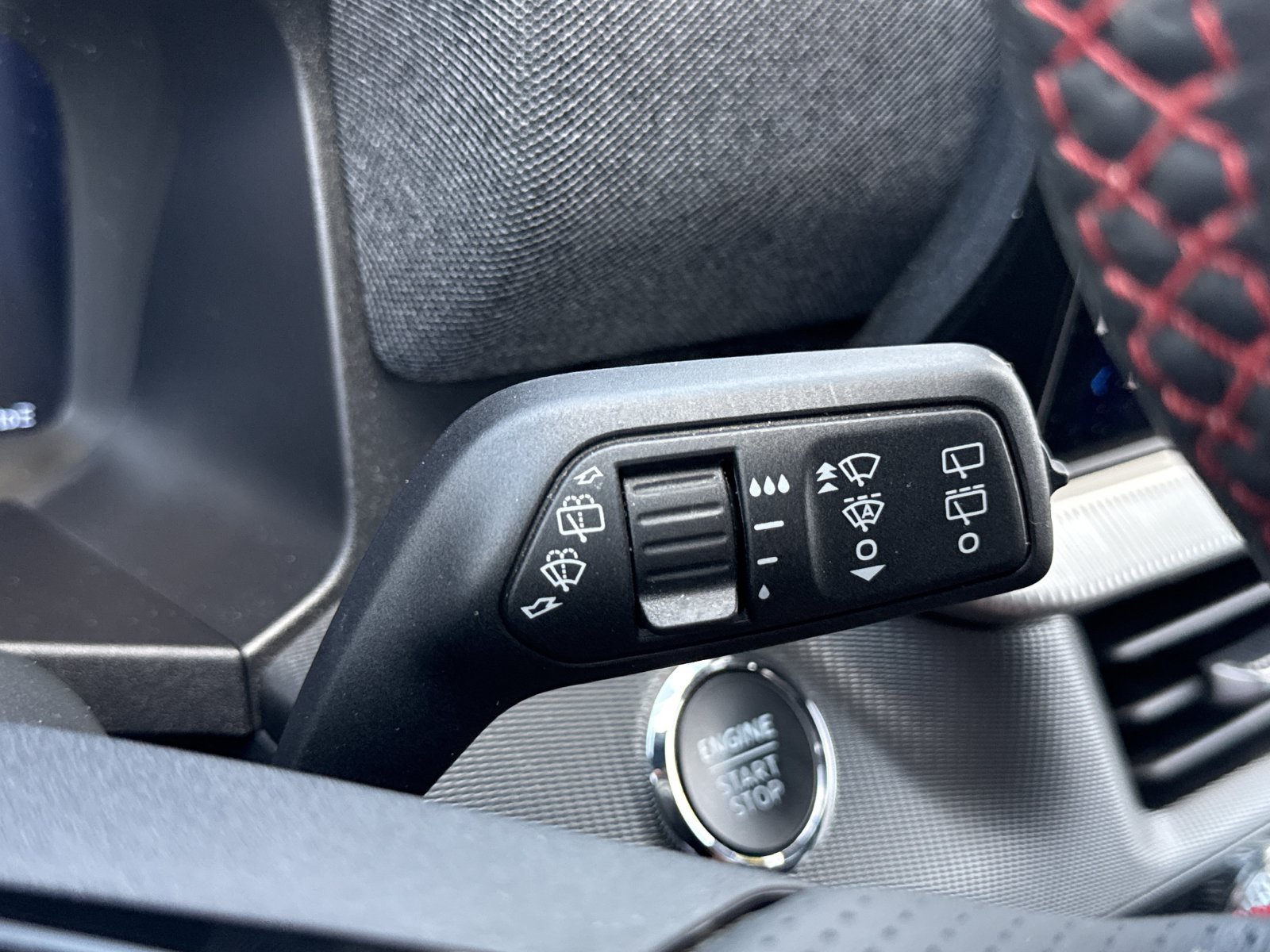Used 2025 Ford Explorer ST-Line w/ Premium Package AWD/4WD image 19
