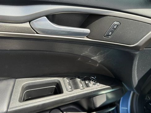 Used 2018 Ford Fusion SE w/ Fusion SE Technology Package FWD image 29