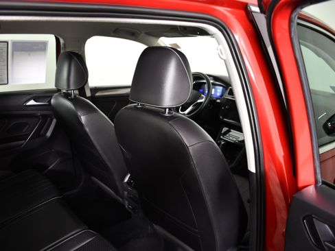 Used 2022 Volkswagen Tiguan SE AWD/4WD image 42