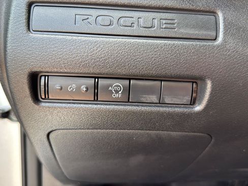 Used 2024 Nissan Rogue S AWD/4WD image 11