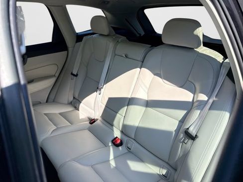 Certified 2023 Volvo XC60 T8 Ultimate w/ Climate Package AWD/4WD image 28