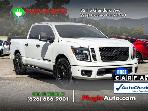 Used 2019 Nissan Titan SV w/ SV Convenience Package image 5