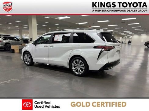 Certified 2024 Toyota Sienna Platinum FWD image 6