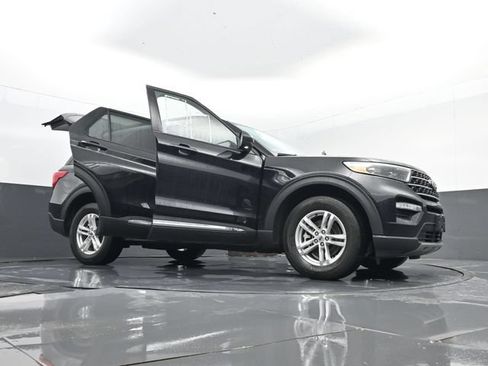 Used 2023 Ford Explorer XLT w/ Equipment Group 202A AWD/4WD image 34