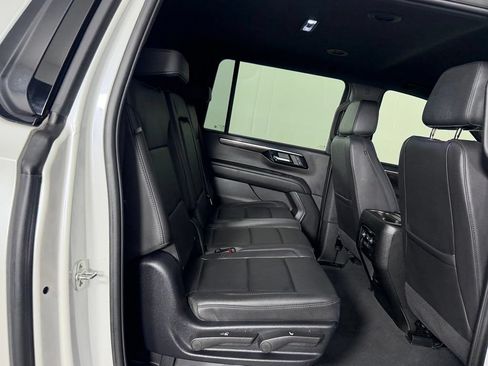 Used 2025 Chevrolet Suburban Z71 AWD/4WD image 31