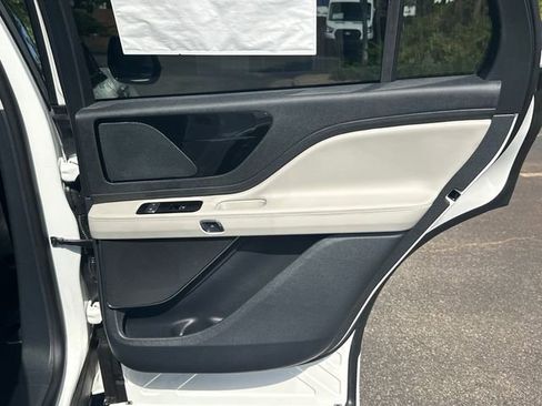 New 2026 Lincoln Aviator AWD image 18