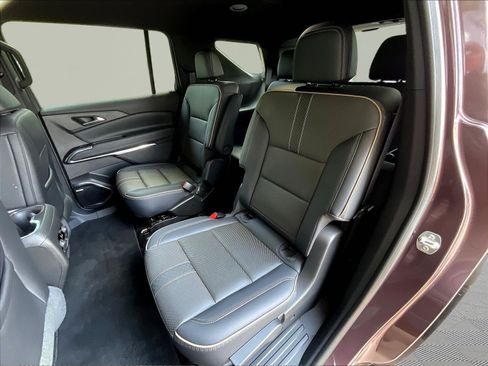 Used 2025 Chevrolet Traverse High Country FWD image 21