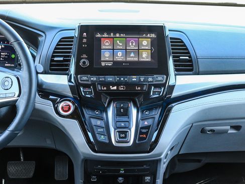 Used 2023 Honda Odyssey Touring image 17