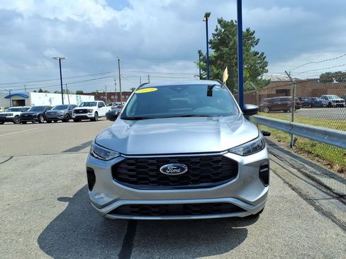Used 2024 Ford Escape ST-Line w/ Tech Pack #1 AWD/4WD image 3