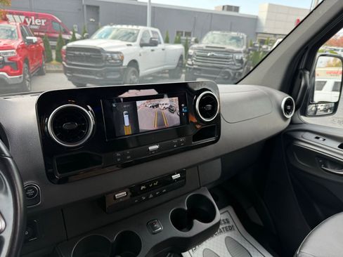 Used 2022 Mercedes-Benz Sprinter 4500 w/ Parking Package image 42