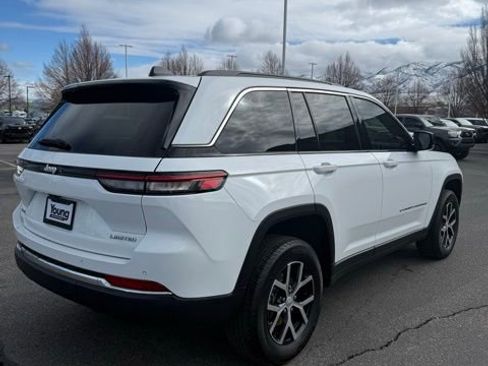 Used 2024 Jeep Grand Cherokee Limited image 6